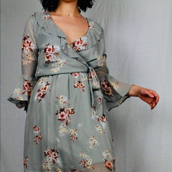 a grey ғloral paттern dreѕѕ wιтн rυғғled ѕleeveѕ - Picture 1 of 5
